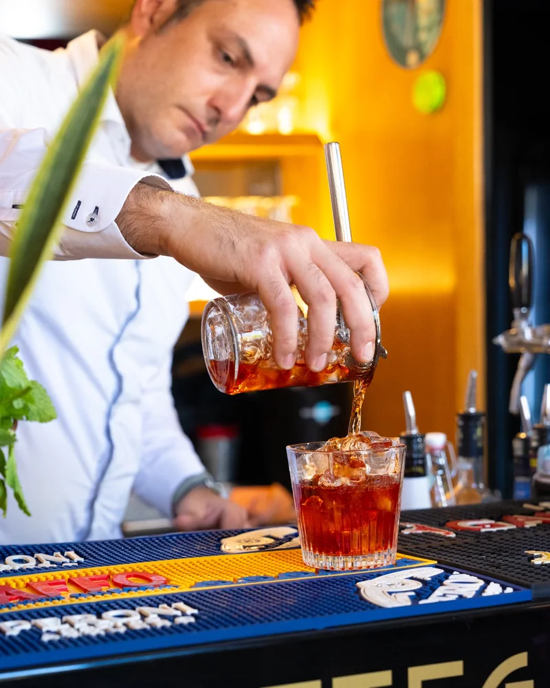 bottega vittoria barman cocktail preparazione